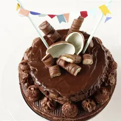 Idealne czekoladowe ozdoby na tort? Odkryj proste triki!