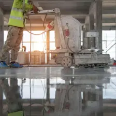 Pękająca posadzka betonowa? Napraw ją sam! Poradnik eksperta
