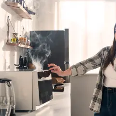 Mikrofala nie grzeje? Naprawić czy kupić nową? Poradnik.