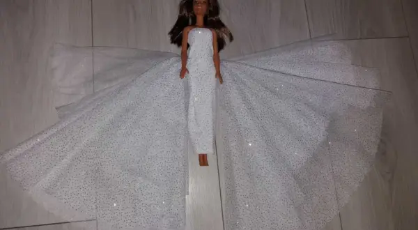 Uszyj suknię ślubną dla Barbie: Od pomysłu do kreacji!