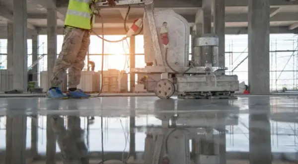 Pękająca posadzka betonowa? Napraw ją sam! Poradnik eksperta