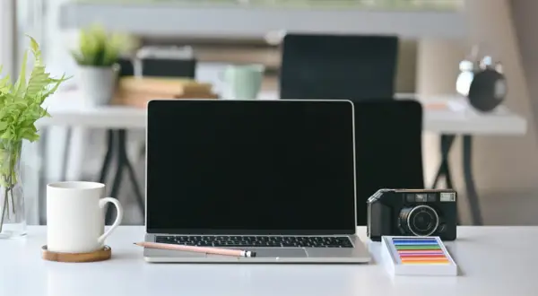 Czarny ekran w laptopie? Odzyskaj obraz! Poradnik krok po kroku