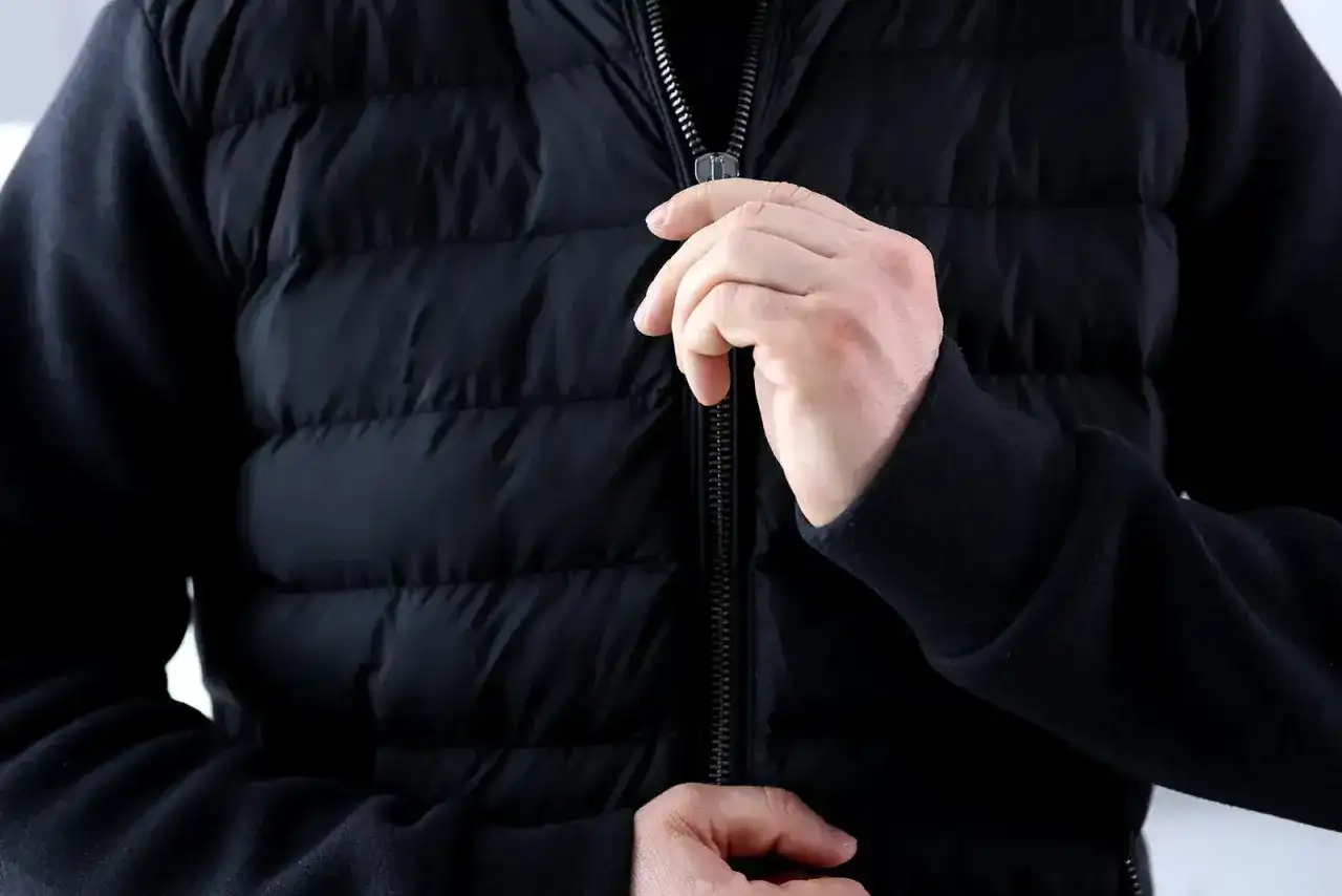 Jak naprawić suwak, gdy zamek się zacina lub rozchodzi?