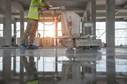 Pękająca posadzka betonowa? Napraw ją sam! Poradnik eksperta